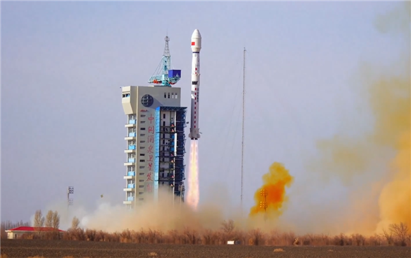 长征火箭创一日三发新纪录！我国成功发射通信技术试验卫星二十二号